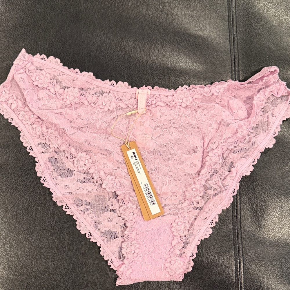 Skims Lace Brief. Color-Bany Ponk SZ-Large